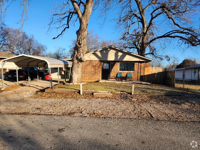 Building Photo - 1304 W McAlester Ave Rental