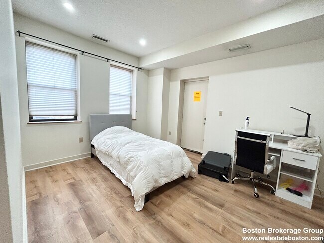 Photo - 79 Gainsborough St Unidad 302