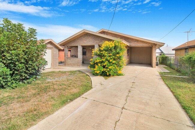 Photo - 2921 Yuma Ave