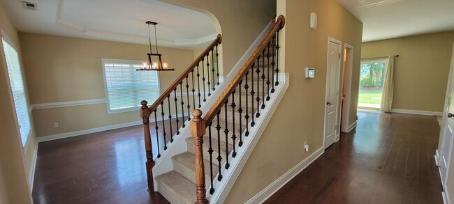 Photo - 4 bedroom 2.5 bathroom Home in Maidstone Park