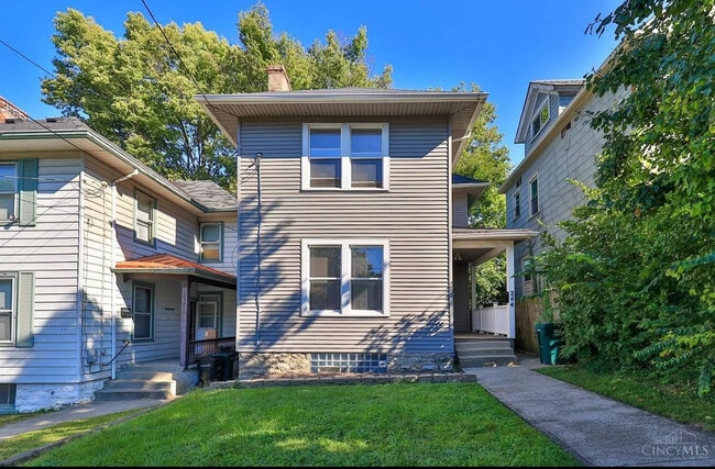 Building Photo - 244 Oak St Rental