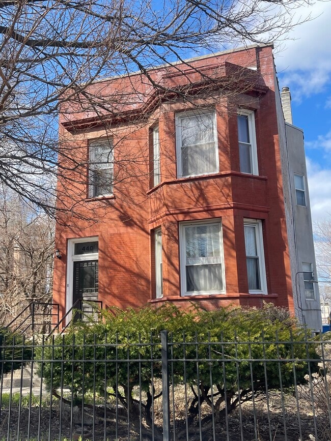Building Photo - 440 E 42nd St Unit Bronzeville Studio