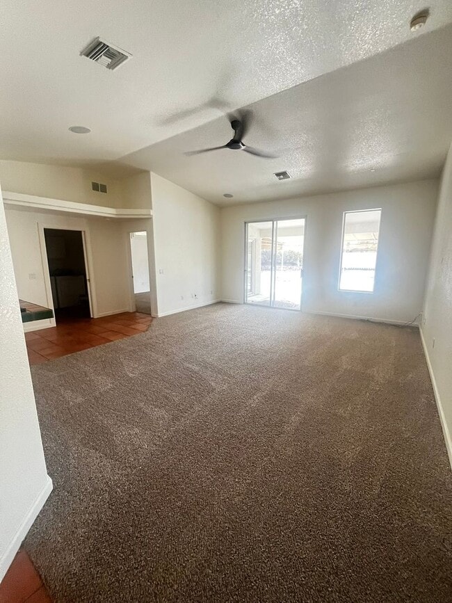 Photo - 210 White Oak Dr