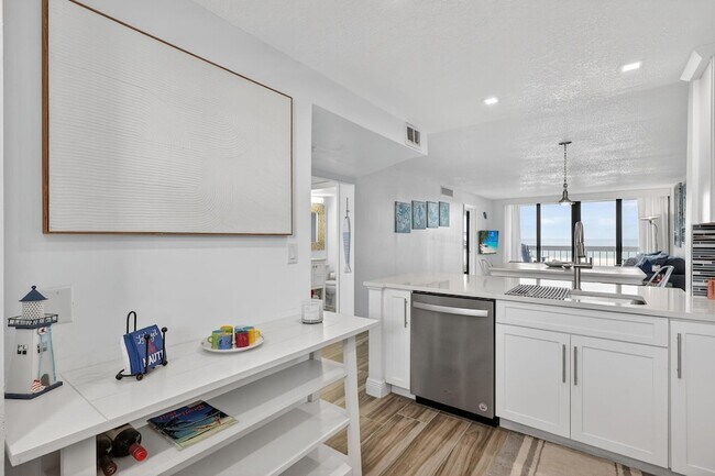 9940 S Ocean Dr Unit 202