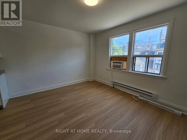 Photo - 1304 A King St W Unit 1