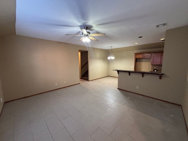 Photo - Wonderful Duplex in Yukon!