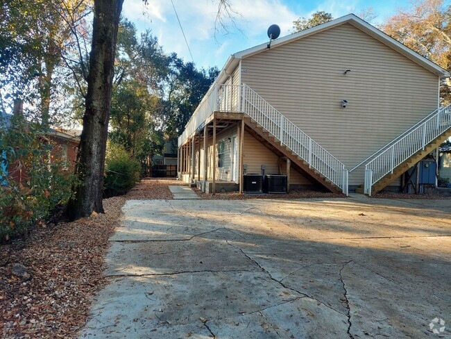 Building Photo - Spacious 3BR/3 Bath Townhome in Tallahassee