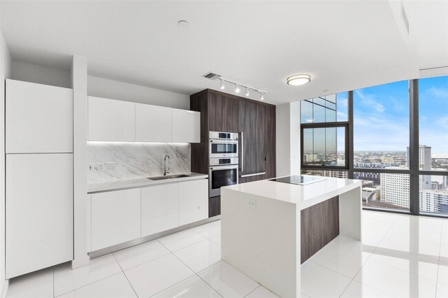 Photo - 851 NE 1st Ave