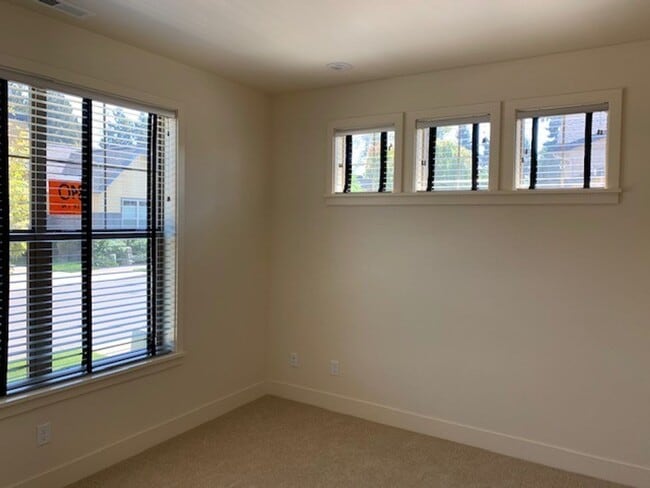 Photo - 340 Mia Ln