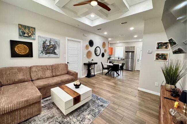 Photo - "Discover Cozy Comfort: Furnished 1-Bedroom Haven in McAllen's Prime Location!"