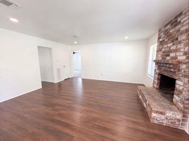 6623 Vialinda Dr