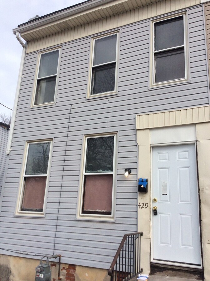 3 Bedroom Home near park, schools, and public transportation-York City SD - 3 Bedroom Home near park, schools, and public transportation-York City SD
