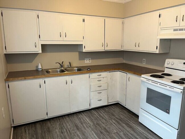 Photo - 606 Montgomery Ave