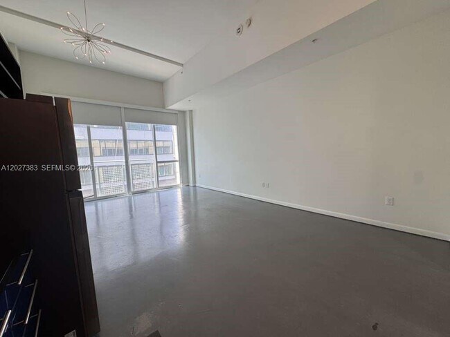 Photo - 253 NE 2nd St Unidad 324