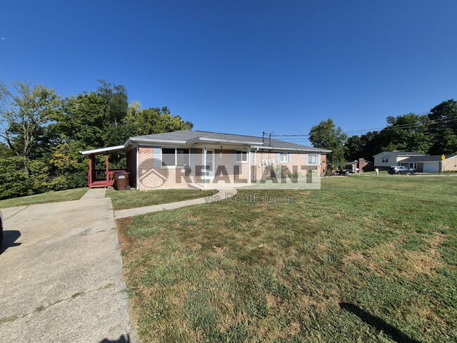 5085 Wooddale Dr