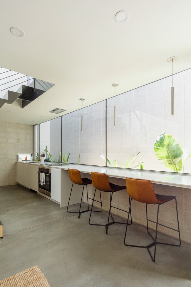 Photo - 818 W McKinley St Unit West