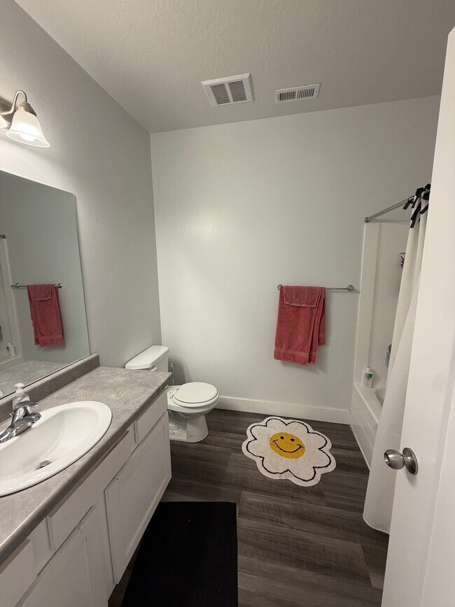 Photo - 303 W 435 N