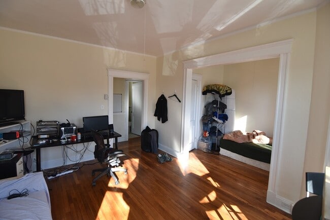 Building Photo - 1669 Commonwealth Ave Unit 6