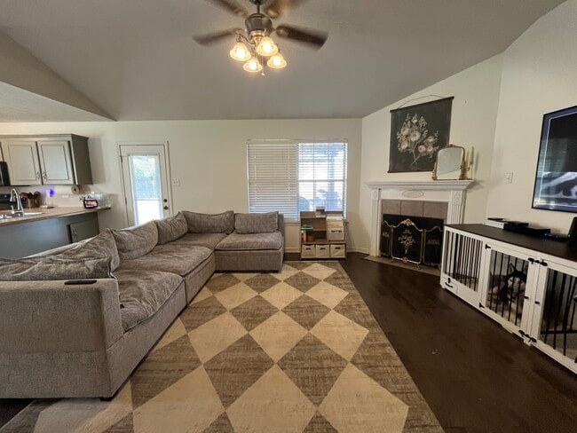 Photo - 98 Rosebud Cir