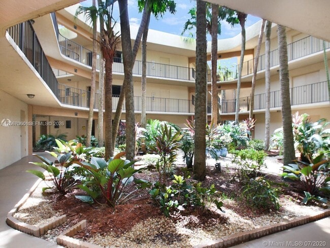 Building Photo - 8065 SW 107th Ave Unit 201