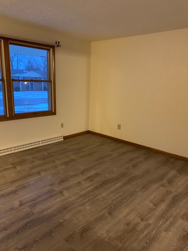 Photo - 7209 Seymour St NW