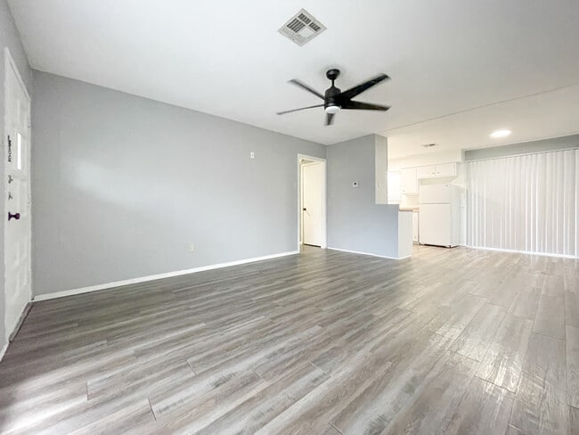 Photo - 1118 La Porte Dr