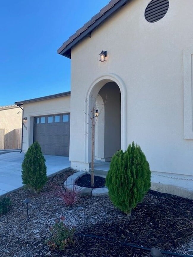 Building Photo - Don't Miss Out On This Beauty!!! Rental