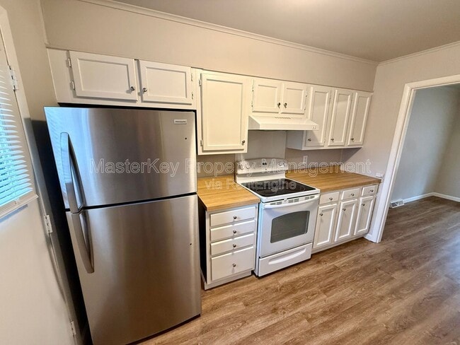 Photo - 221 Byrum St