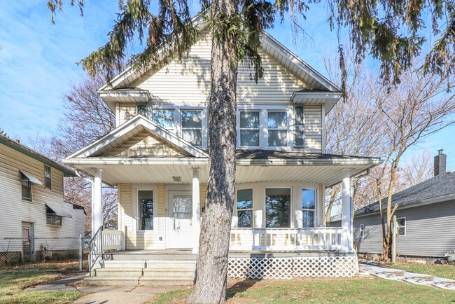 Building Photo - Coming Soon! Newly Renovated 4 BR!