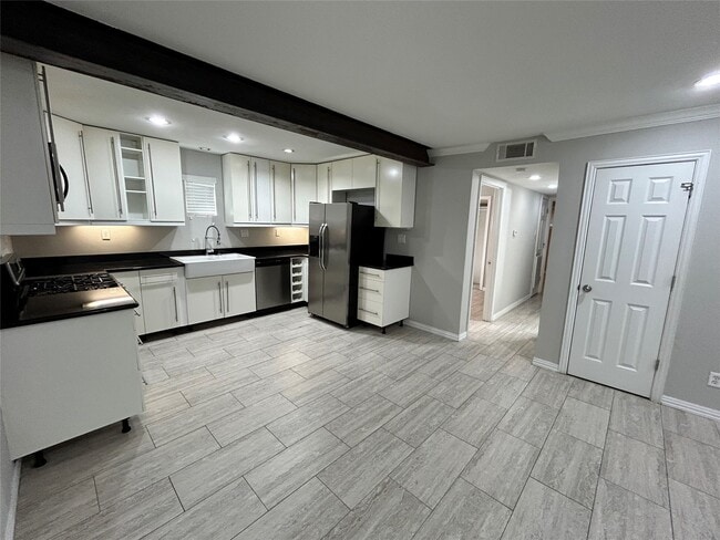 Building Photo - 219 Marshall St Unit 104