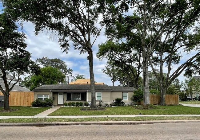 Photo - 1428 W 43rd St House