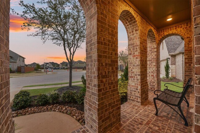 Photo - 18407 Kilbowie Pl