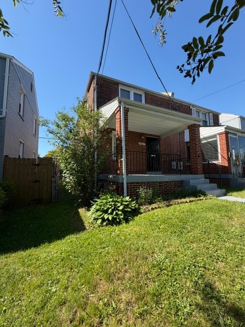 Photo - 639 Emerson St NE