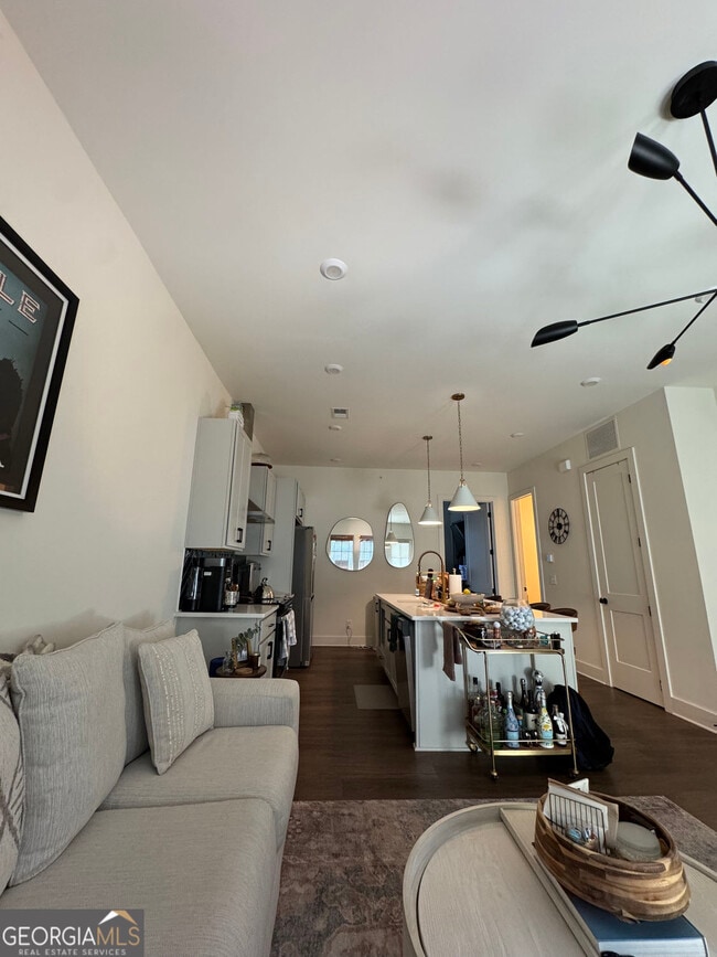 Photo - 1279 Viney Way NW