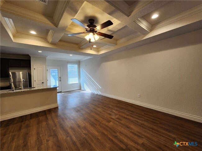 Photo - 326 Untermaier St