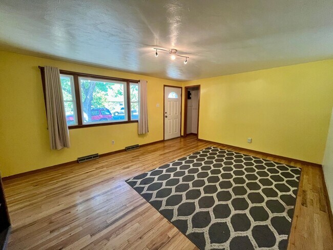 Photo - 3 Bedroom ranch w/ garden in the Heart of Longmont!