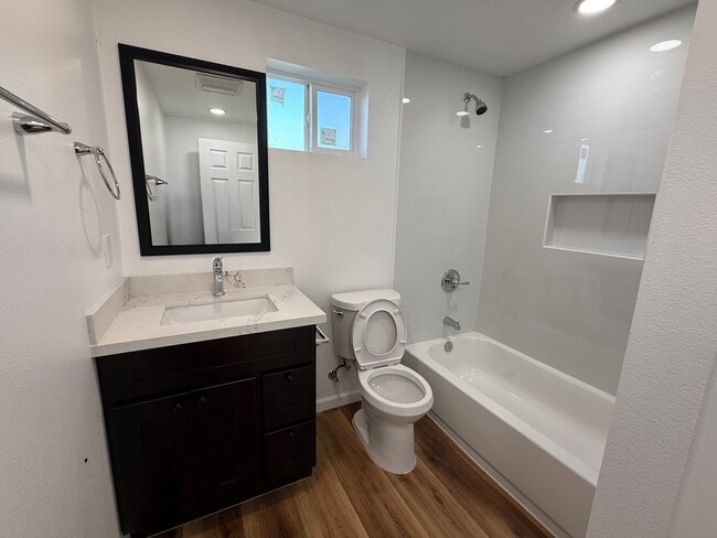 Photo - 8006 Towne Ave Unidad 1