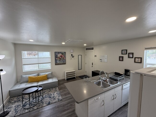 Main Room - 308 S Ute Ave Unit 308 - No Smoking and No Pets