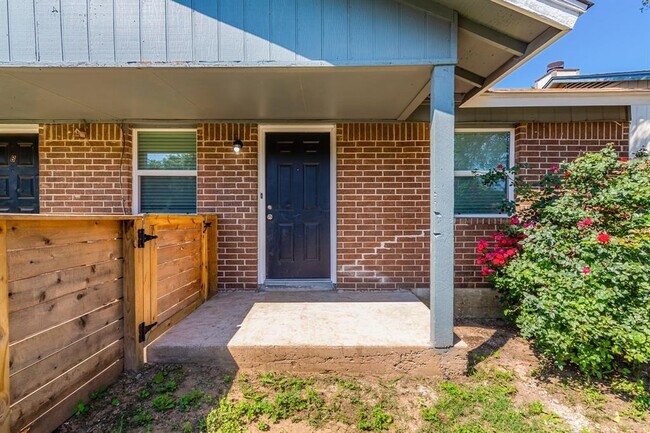 Photo - 2011 E Stassney Ln