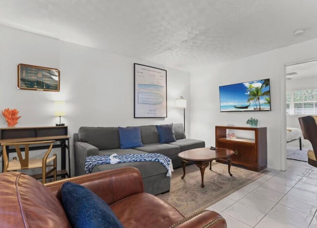 Building Photo - 820 NE 16th Ave Unit 4