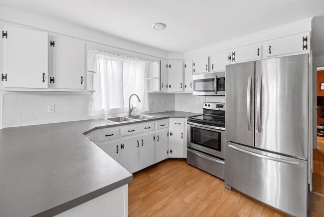 Photo - 10 Dewolf Ave