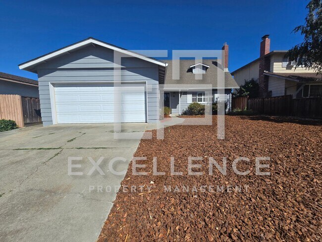 2 Story 4/2 + Office, Hwf, Pets Negotiable... - 2 Story 4/2 + Office, Hwf, Pets Negotiable... Casa