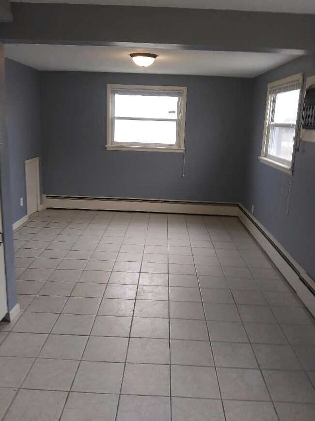 Photo - 905 Sprague Rd