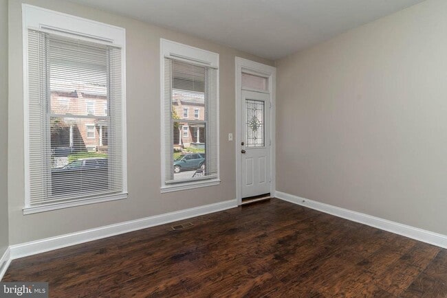 Photo - 551 E 38th St