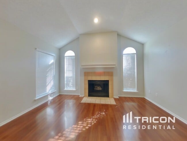 Photo - 2817 Laurel Hill Dr