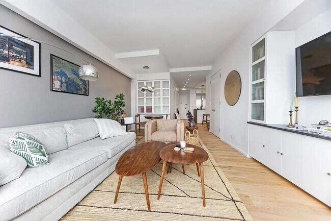 60 E 8th St Unit 16K