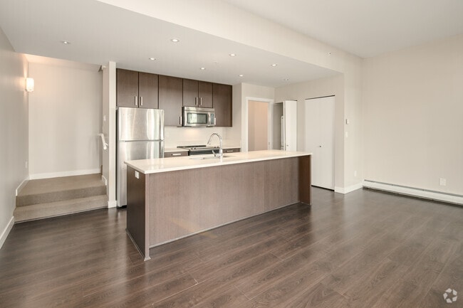 2BR, 2BA - 1,050SF