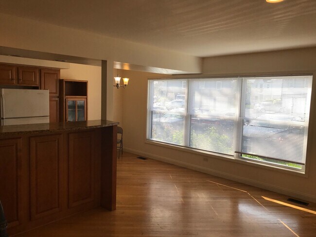 Photo - 320 W Inverrary Ln