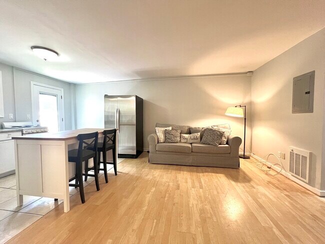 Photo - 8 Wall St Unit 1