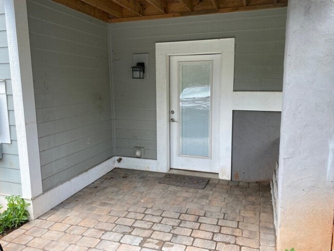 Building Photo - 1458 Avon St